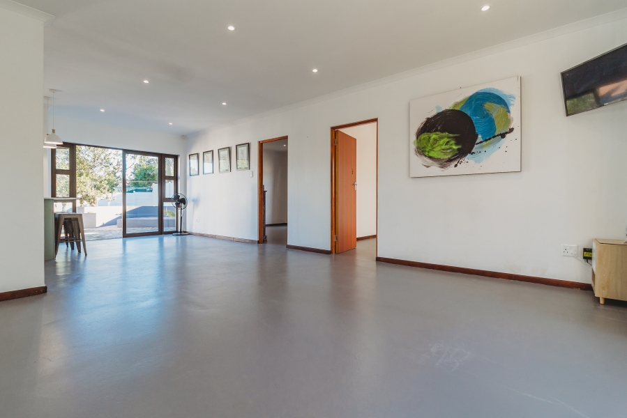 7 Bedroom Property for Sale in Loerie Park Western Cape